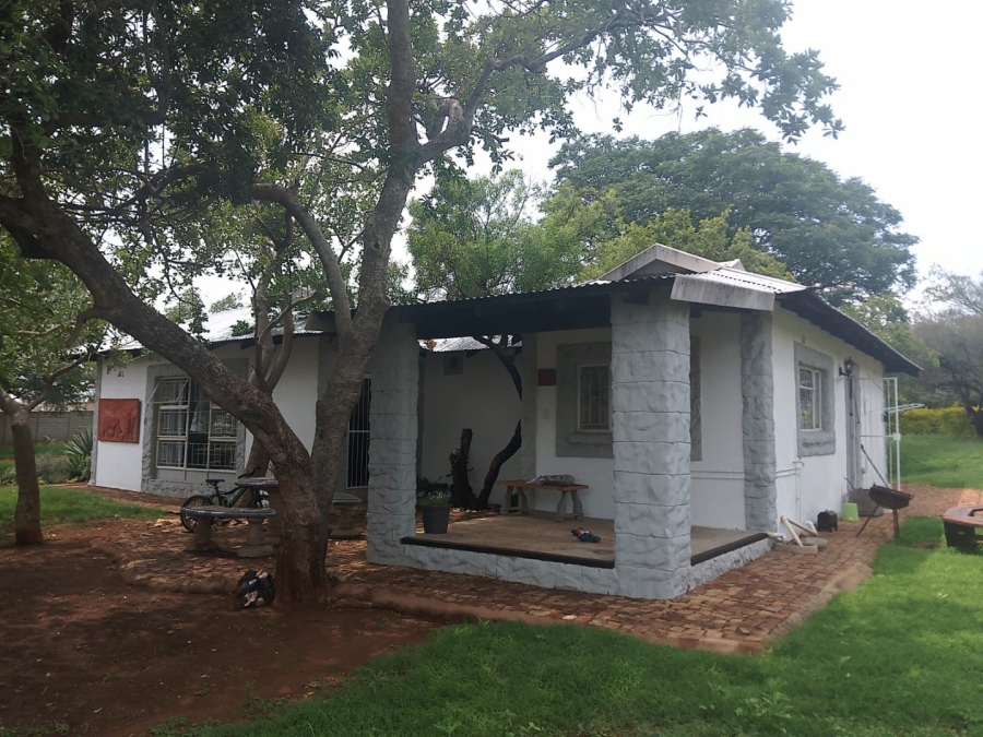 6 Bedroom Property for Sale in Hartbeespoort Rural North West